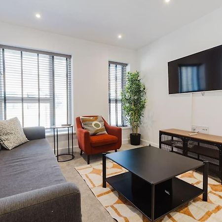 4-Level Luxury 2 Bedroom House Sleeps 6, Rooftop, Harry P & Free Parking Watford  Exterior photo